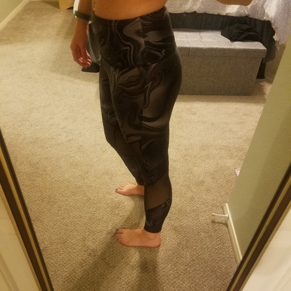 Victoria's Secret Ultimate Highwaist Ankle Legging - Picture 5 of 8